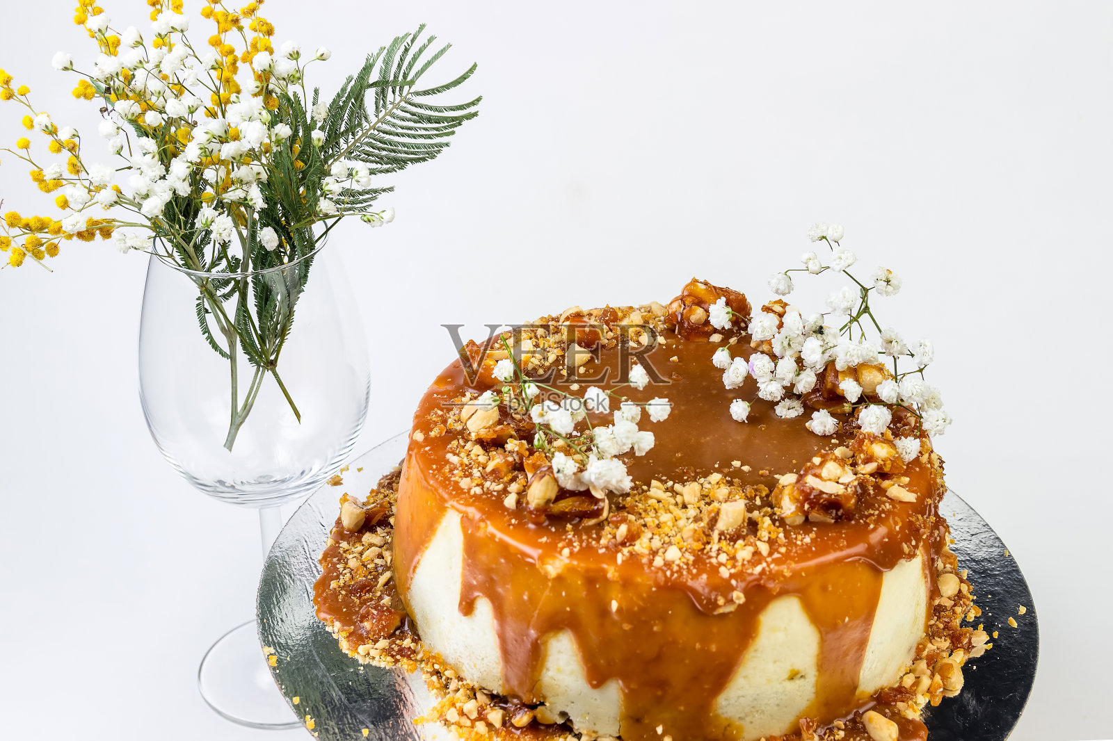 蛋糕装饰。甜的食物。管道蛋糕。照片摄影图片