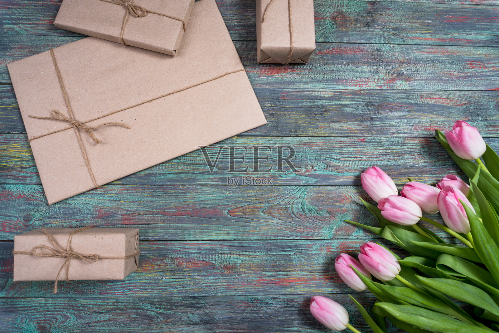 新鲜的粉红色郁金香的镶边照片摄影图片