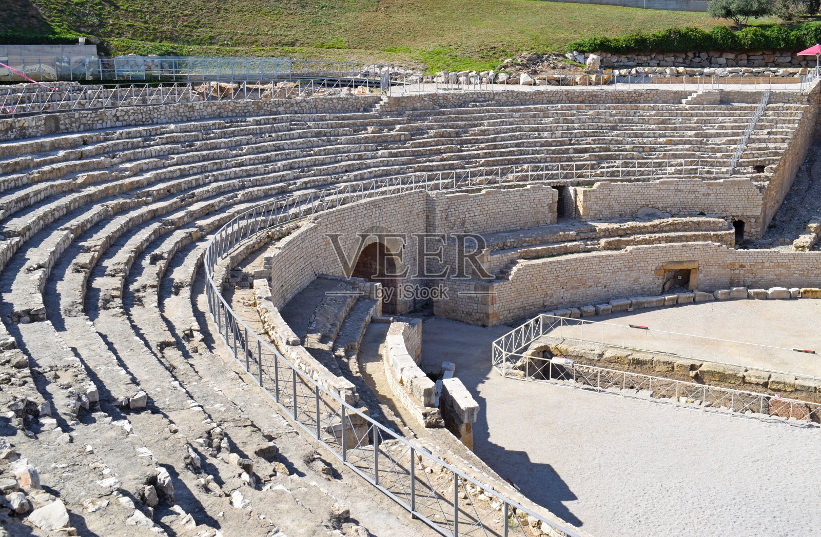 西班牙塔拉戈纳的中世纪建筑照片摄影图片