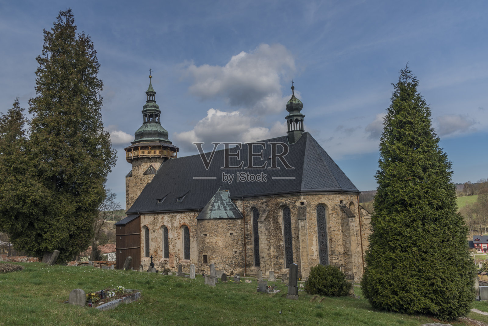 Horni Slavkov镇的教堂照片摄影图片