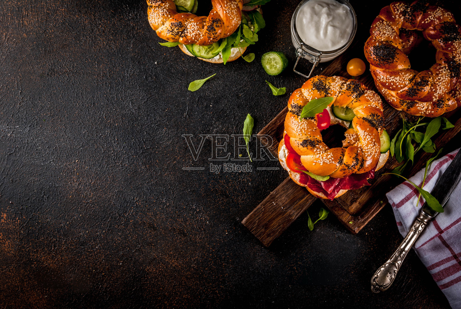 各种各样的百吉饼三明治照片摄影图片