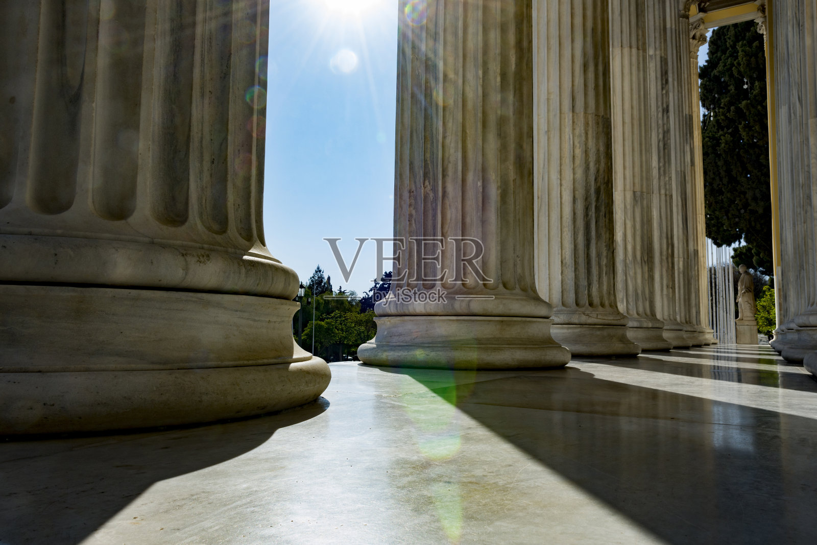 一排排大理石柱子照片摄影图片