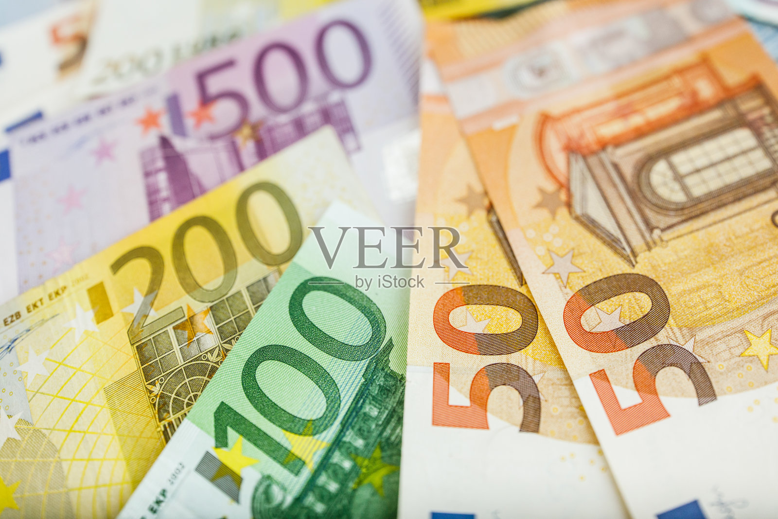 欧元票据的背景。浅的焦点。照片摄影图片