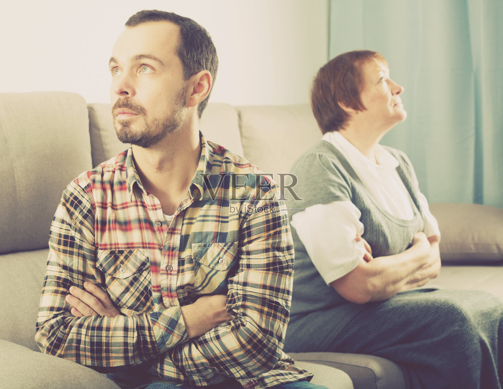 母子吵架照片摄影图片