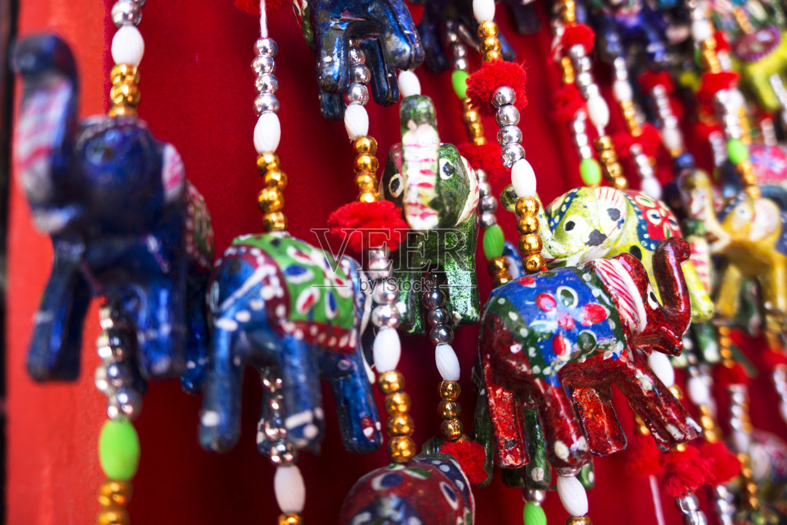 一组悬挂的大象出售照片摄影图片