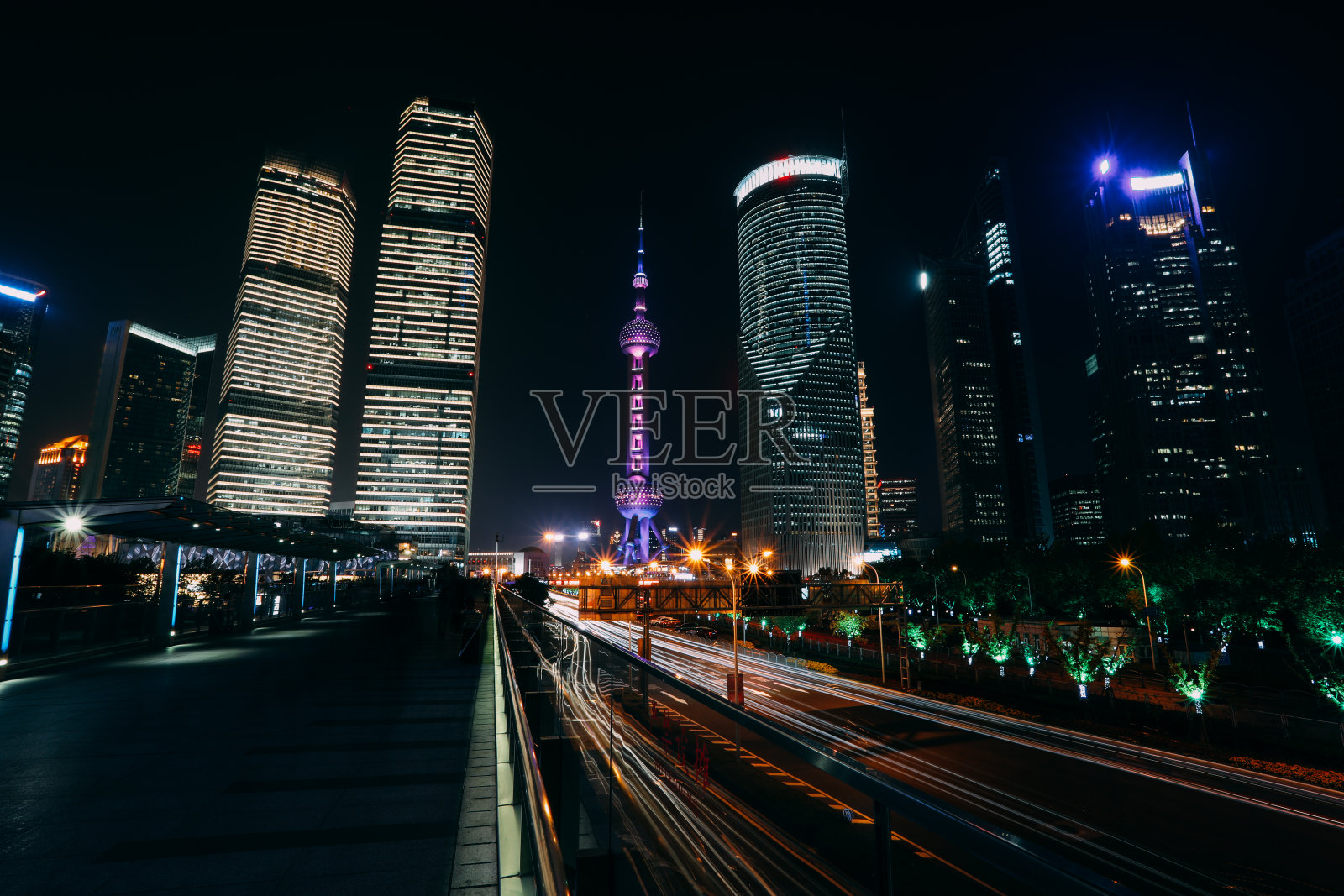 上海中国现代摩天大楼天际线金融区塔夜照片摄影图片