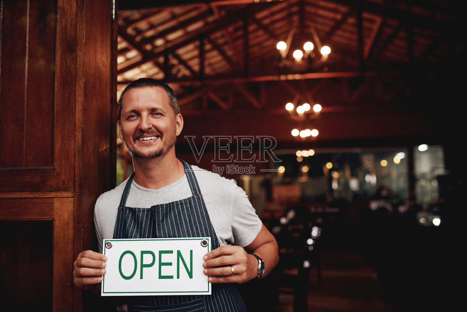 我们优雅地邀请您加入我们照片摄影图片
