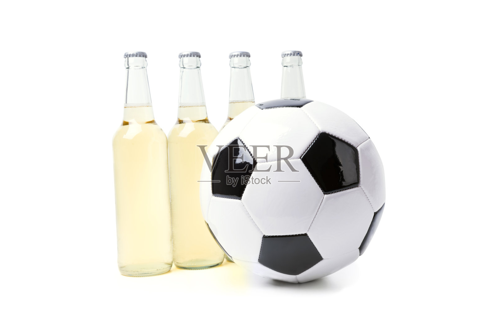 啤酒和足球特写照片摄影图片