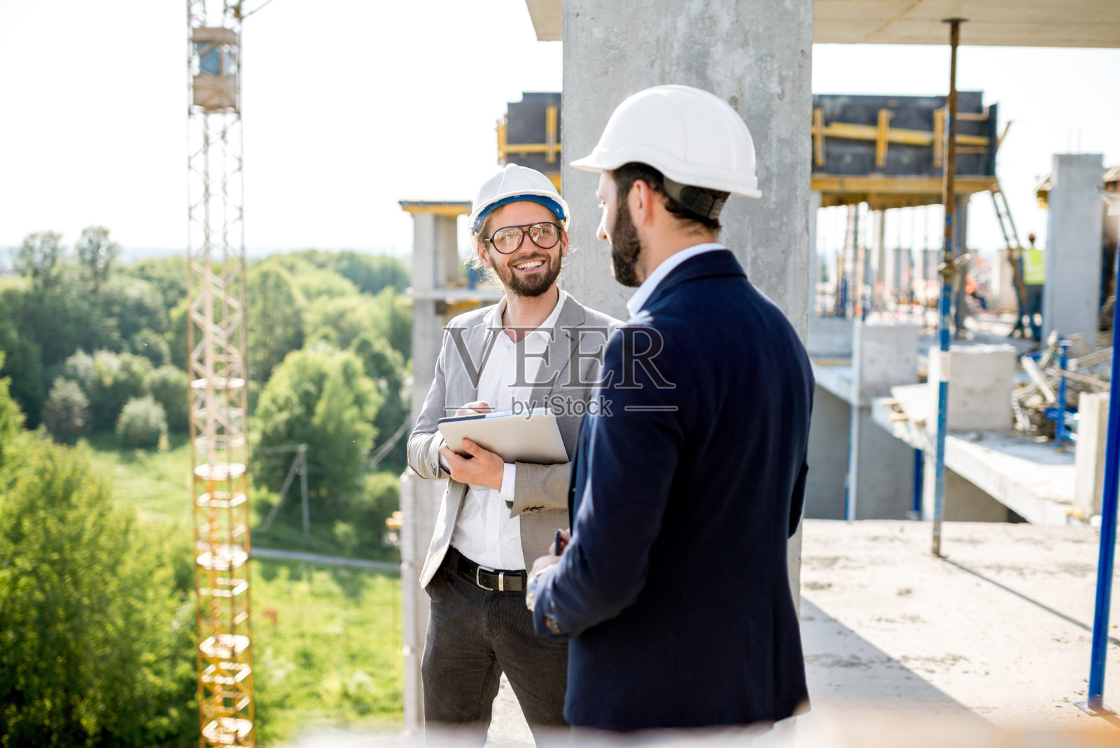 监督房屋建造过程照片摄影图片