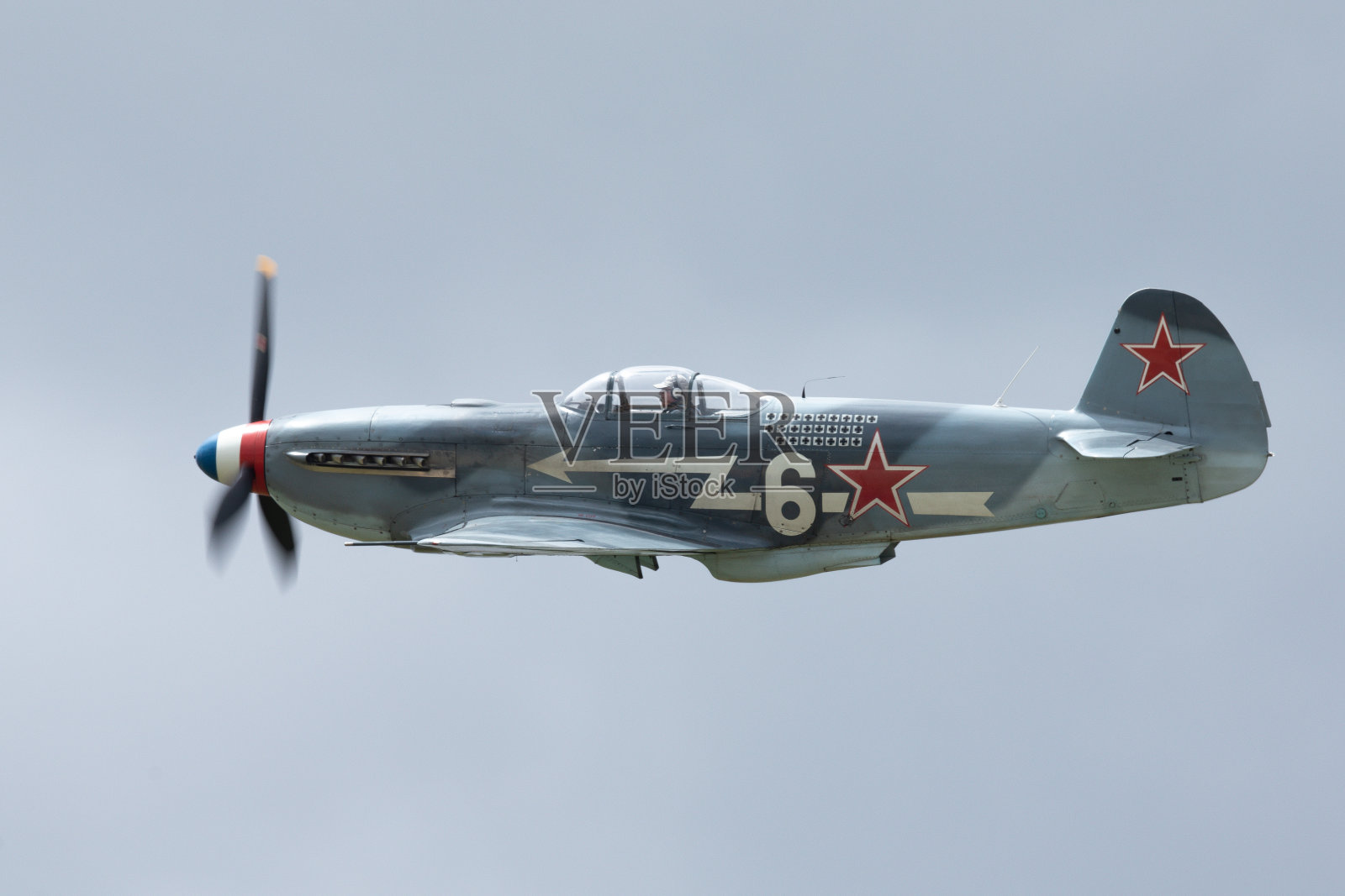 非常近距离观看俄罗斯二战战斗机(雅克- 3m)照片摄影图片