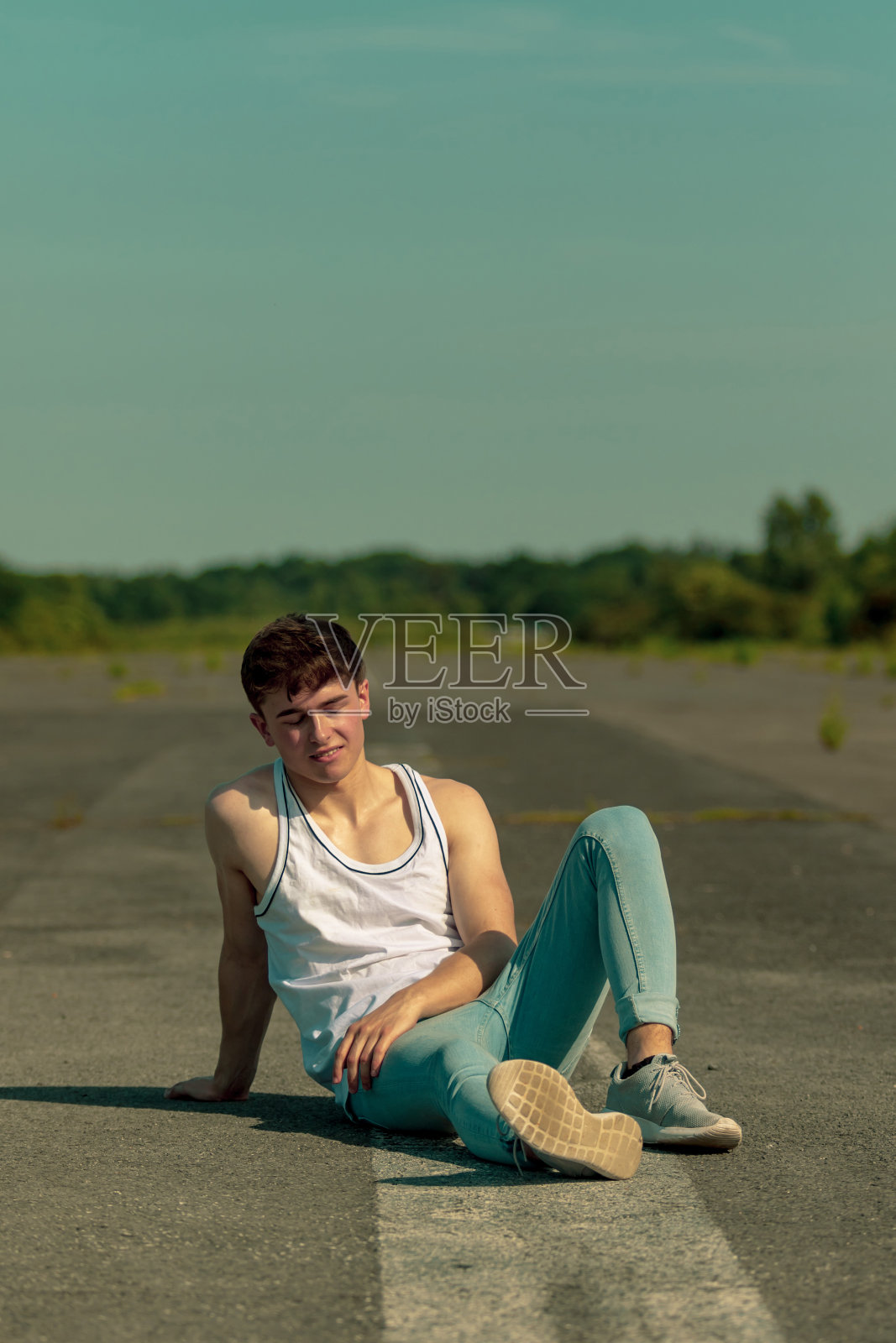 在一个温暖的夏日午后照片摄影图片