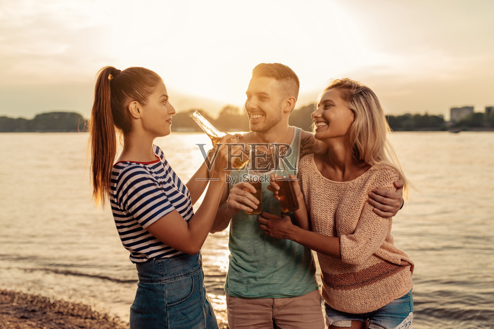 朋友让美好的时光更美好照片摄影图片