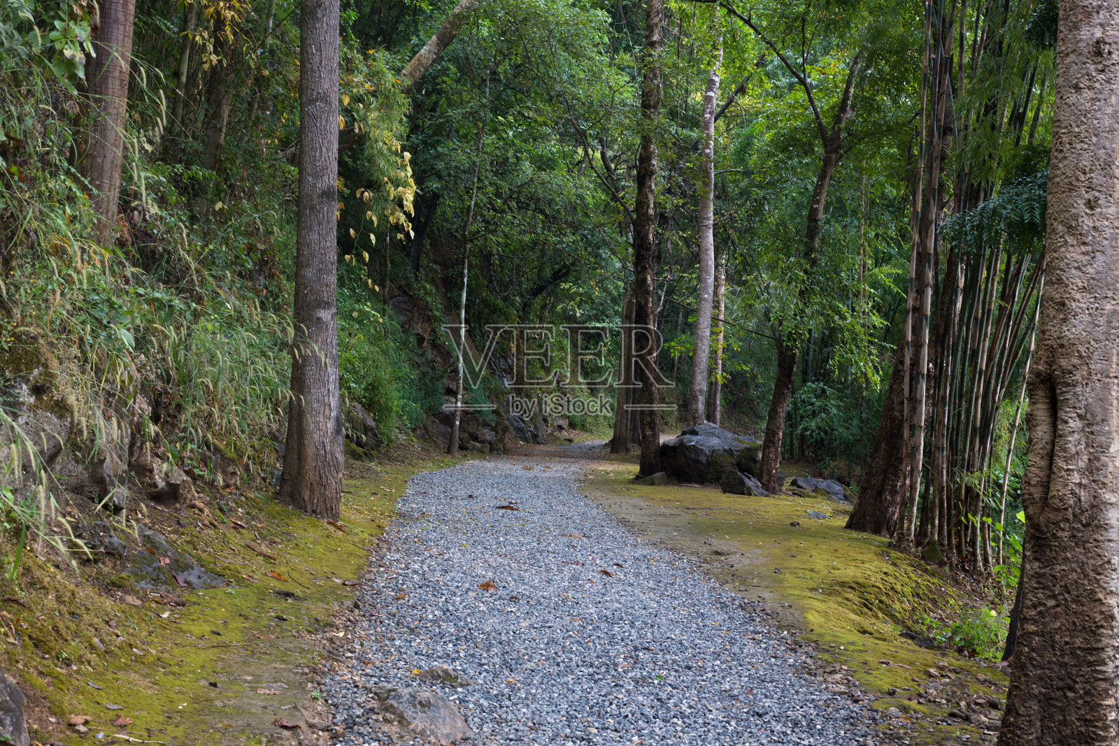 走到地狱火隘口照片摄影图片