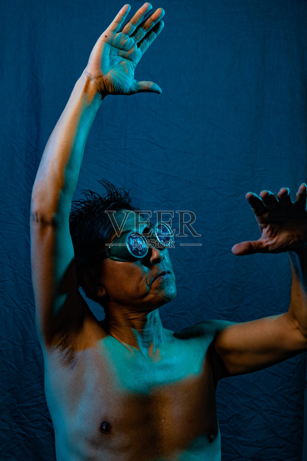 高级铁人形象训练照片摄影图片