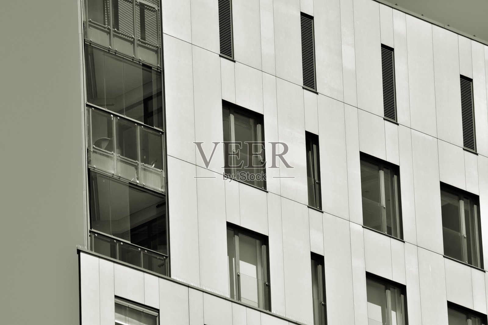 现代公寓建筑外观。黑色和白色。照片摄影图片