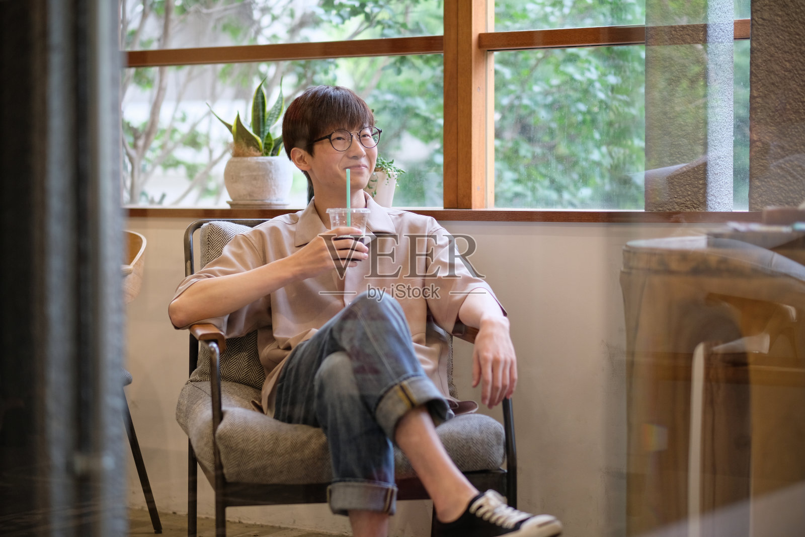 亚洲年轻人的肖像照片摄影图片