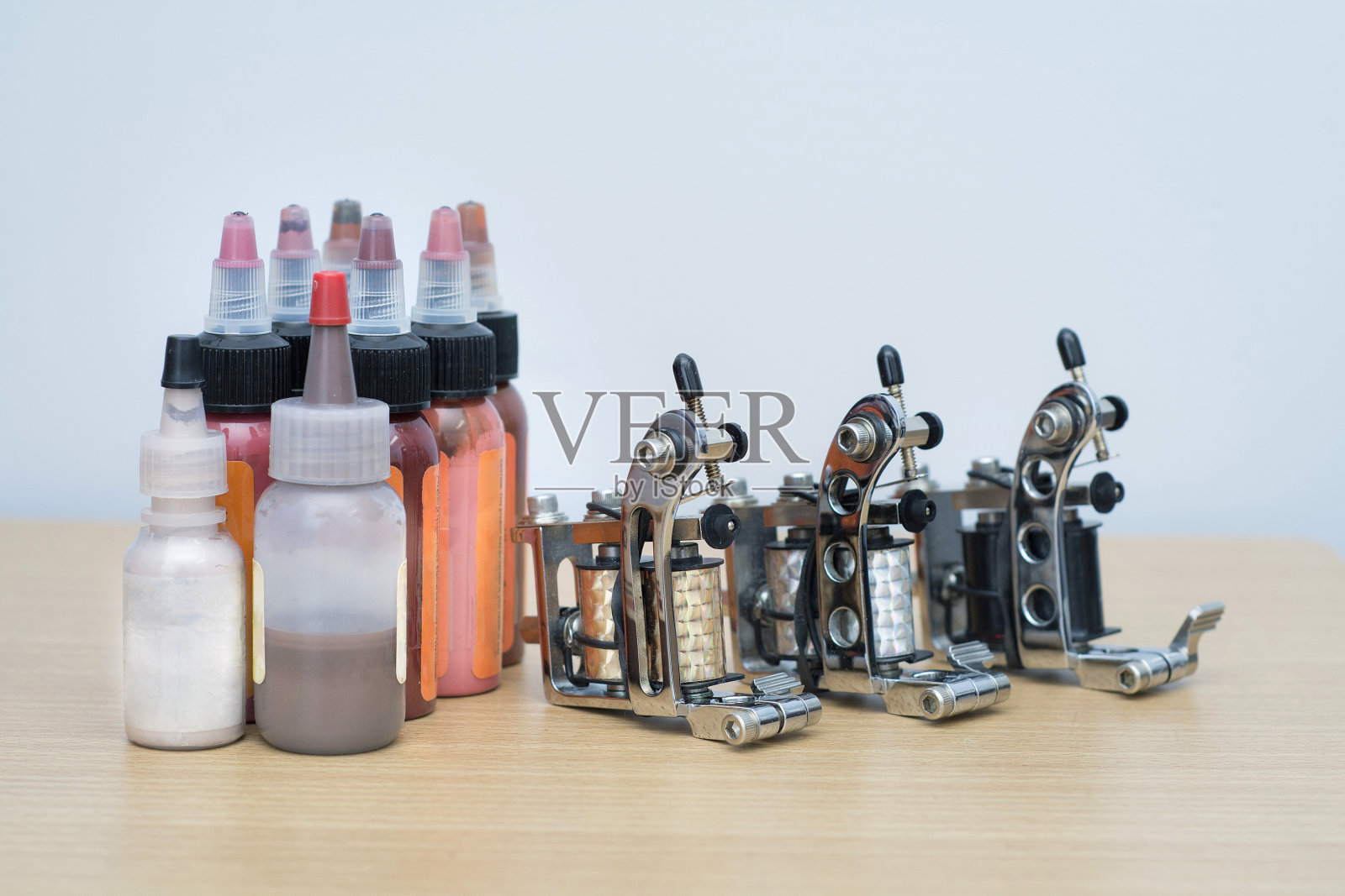 纹身枪和墨水照片摄影图片