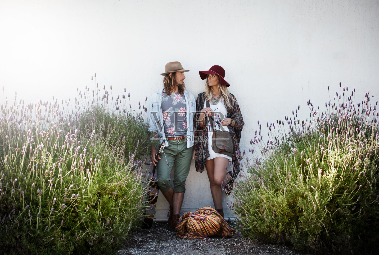 我们年轻、有趣、时髦照片摄影图片