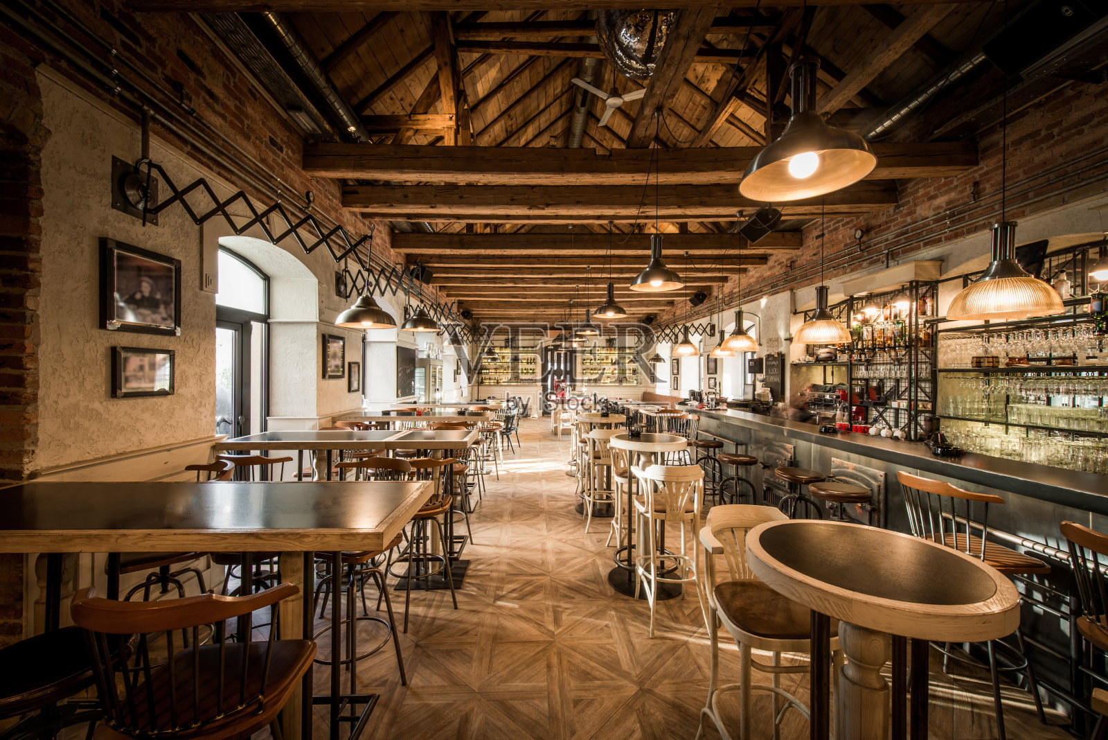 复古装饰的咖啡餐厅内部照片摄影图片