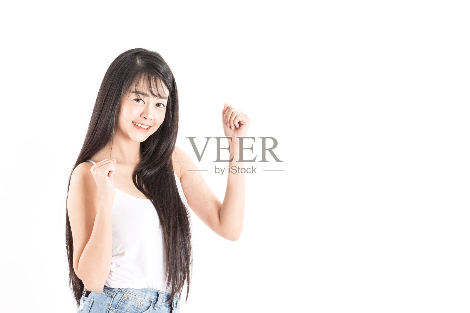 美丽迷人迷人的亚洲女人长着长发微笑着健康新鲜的皮肤感觉如此幸福和开朗,孤立在白色的背景,美丽的概念照片摄影图片