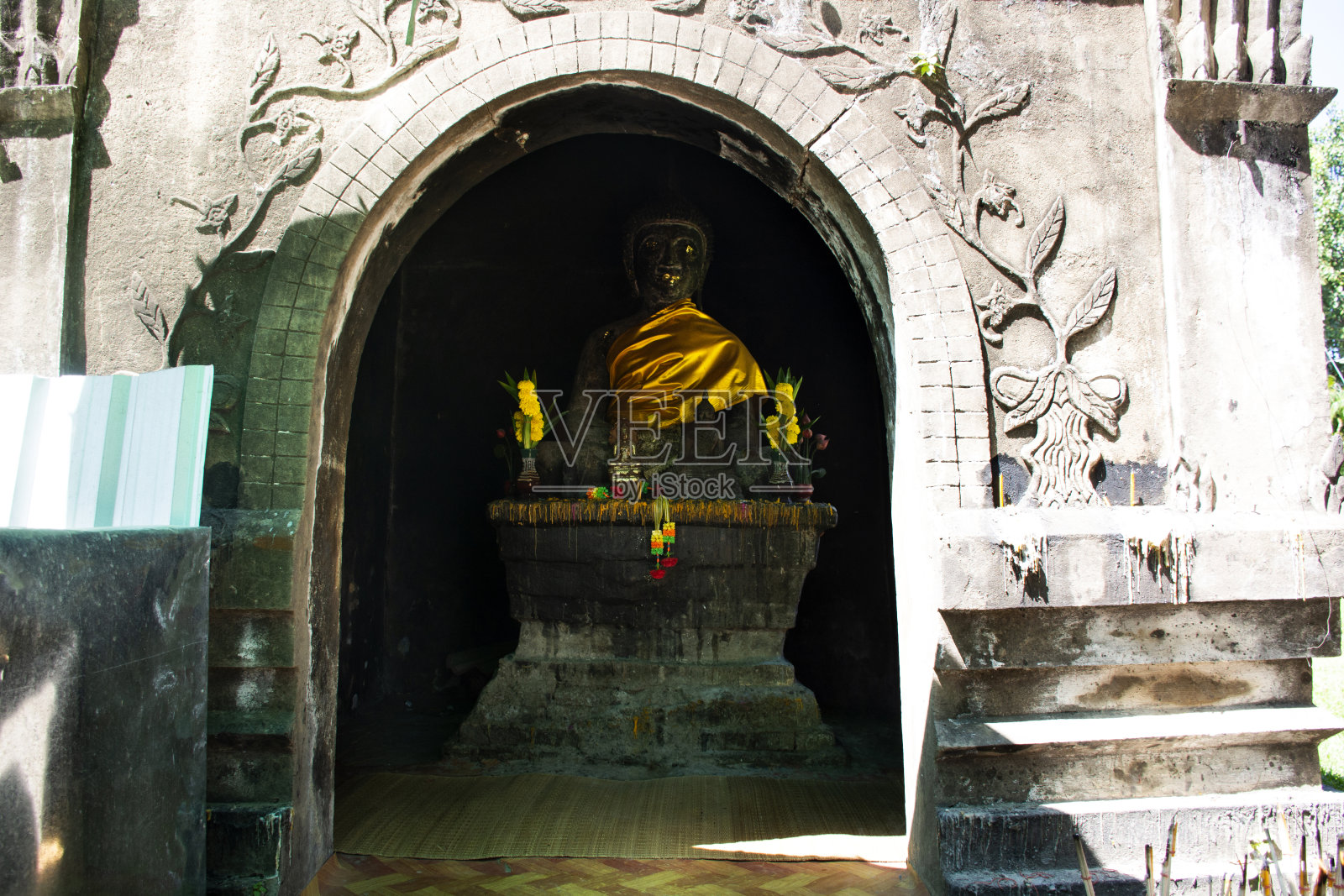 Chedi或佛塔Phra That Kong Khao Noi在雅松,泰国照片摄影图片