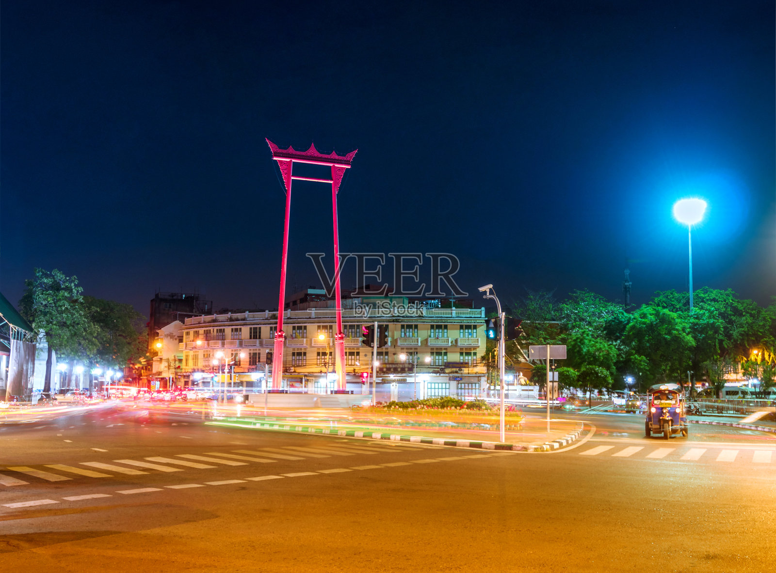 巨大的秋千(Sao Ching Cha),泰国的历史和旅游景点,位于曼谷。照片摄影图片