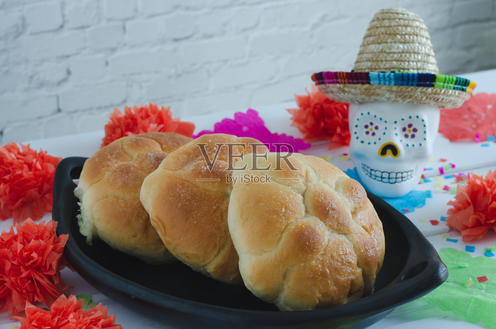 墨西哥传统的亡灵节。死人的粮。木头的背景照片摄影图片