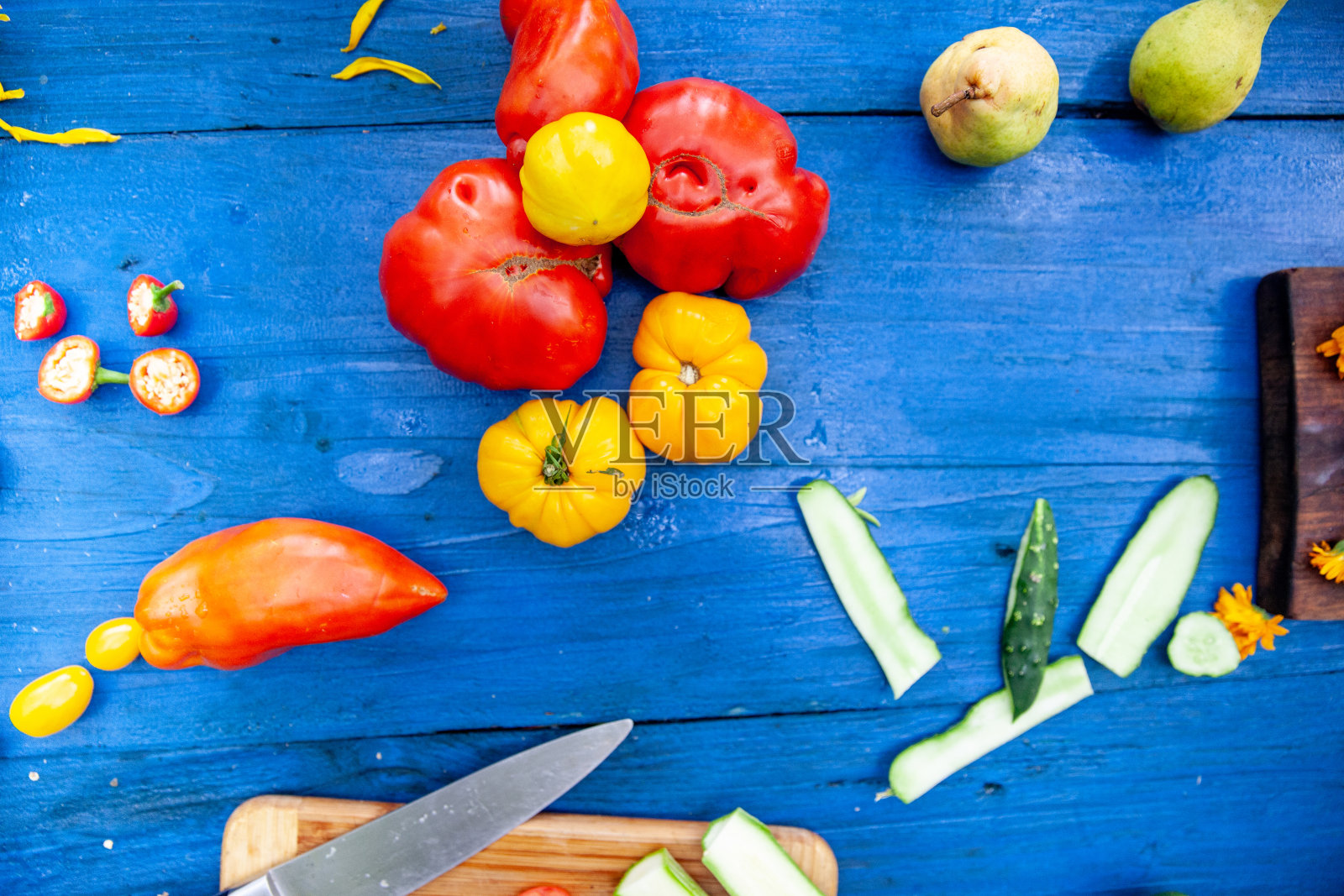 准备自家种植的有机蔬菜照片摄影图片