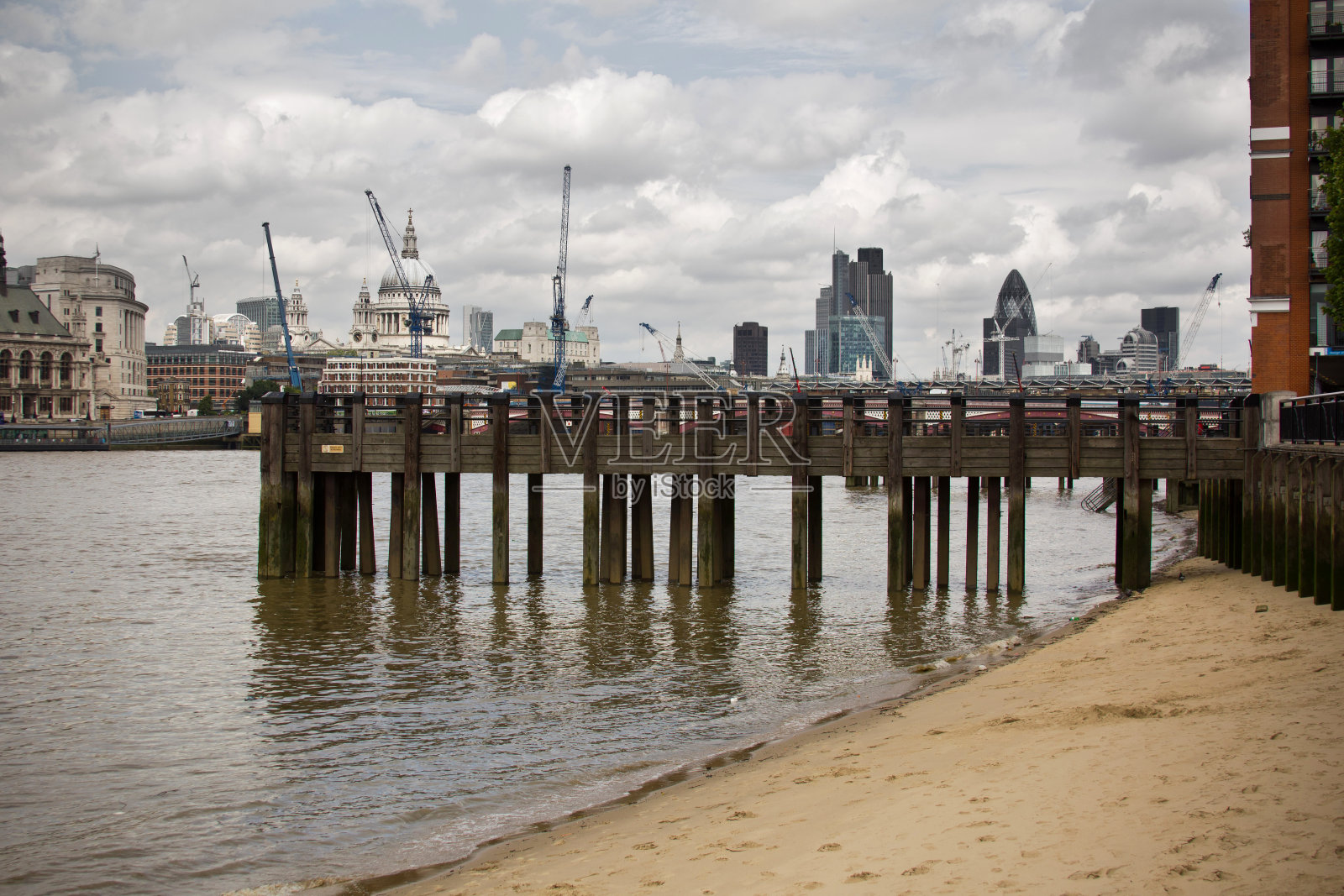 伦敦市中心的旧码头照片摄影图片
