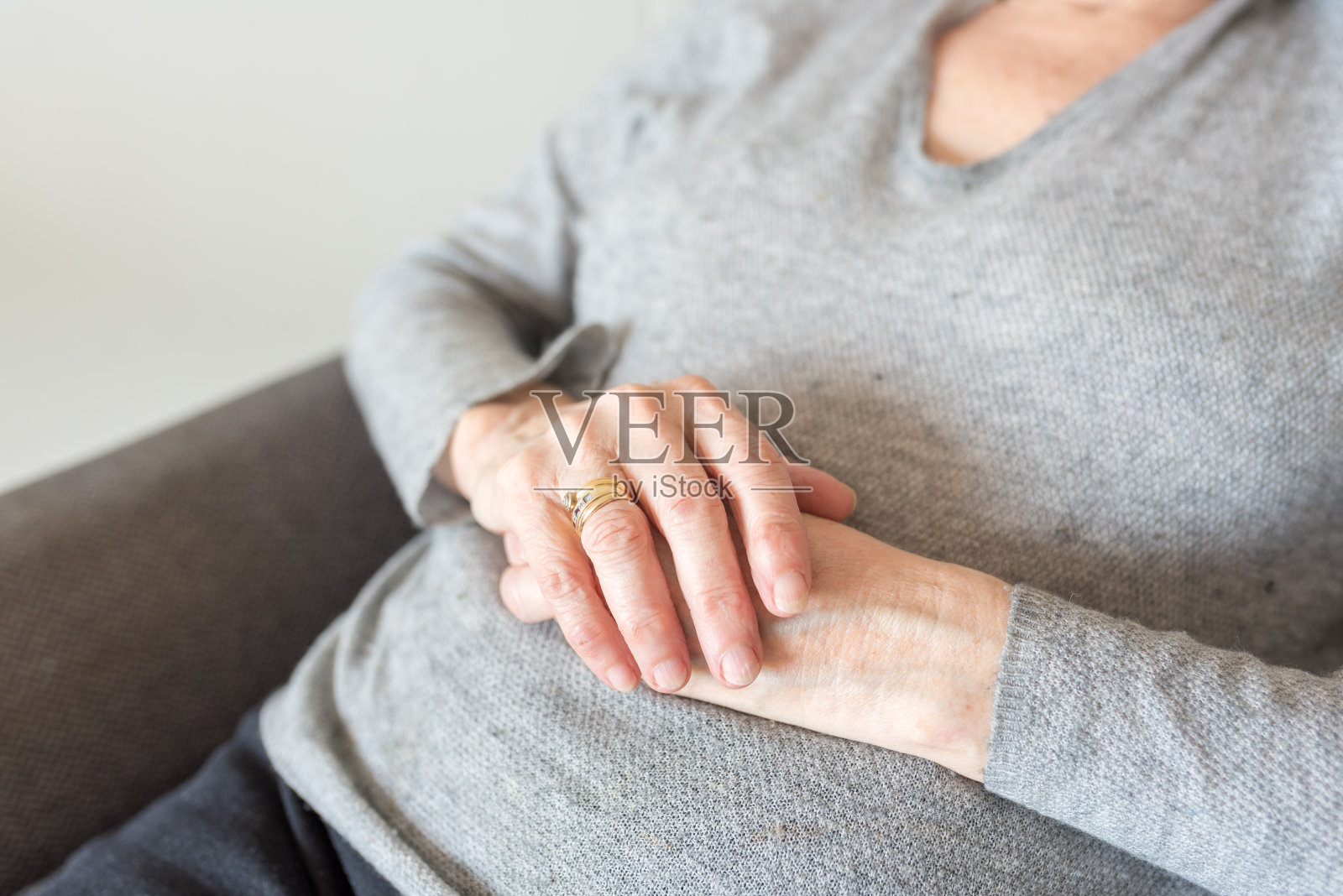 年长女人的手的特写照片摄影图片