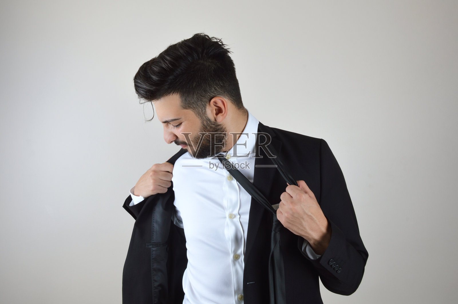 年轻商人情绪压力大感到无聊照片摄影图片