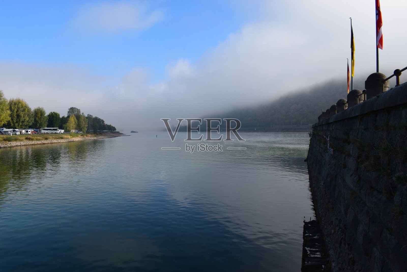 Deutsches Eck, Koblenz和清晨的大雾照片摄影图片