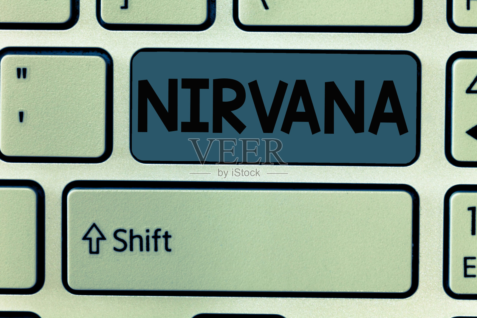 笔迹文本涅槃。意思是超然的心境冥想理想的地方禅宗生活方式照片摄影图片