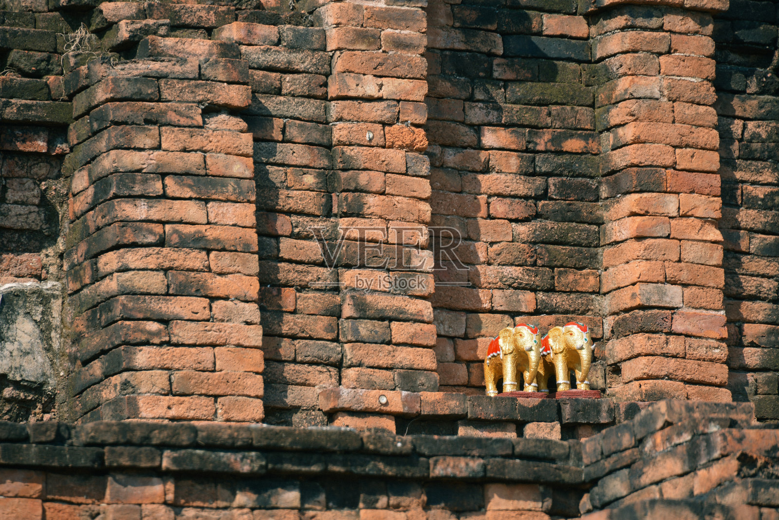 泰国那空普拉通省普拉通寺的古塔。照片摄影图片