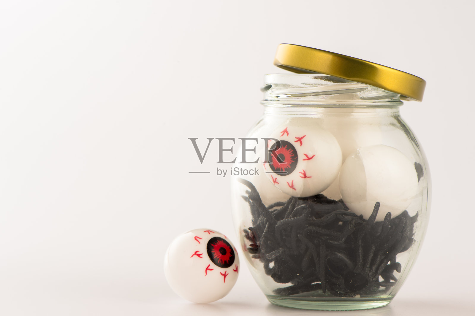 美丽的万圣节装饰trick or treat在白色背景与过滤器,万圣节派对的概念,复制空间(文本空间),特写,空白的文本照片摄影图片