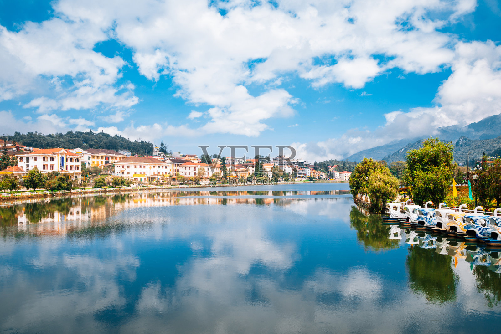 越南萨帕湖和萨帕镇照片摄影图片