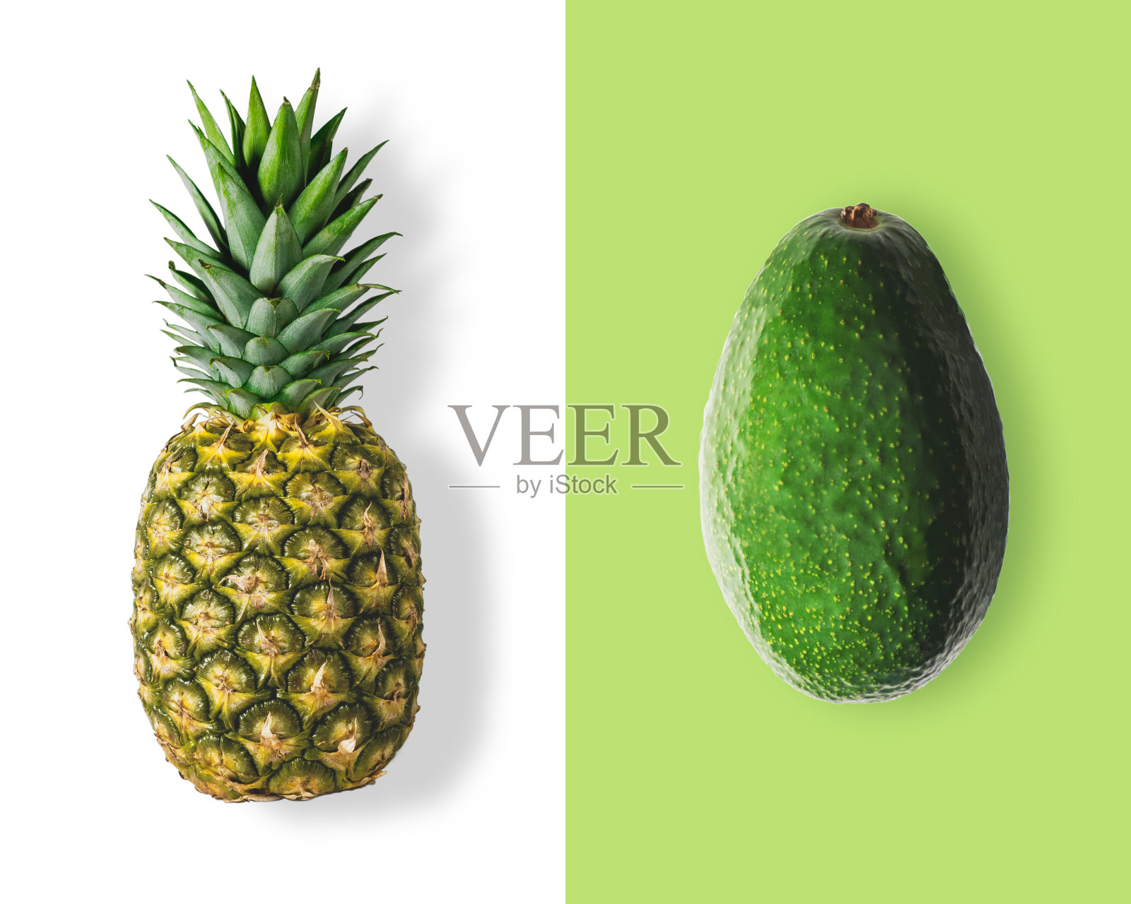 牛油果和菠萝的创意布局。平的。食物已经照片摄影图片