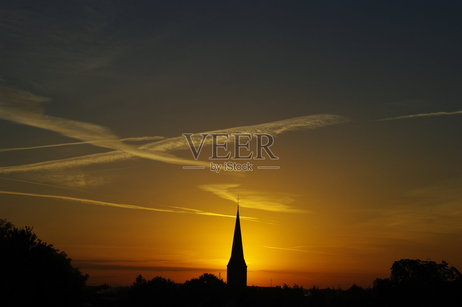 神秘的日出照片摄影图片