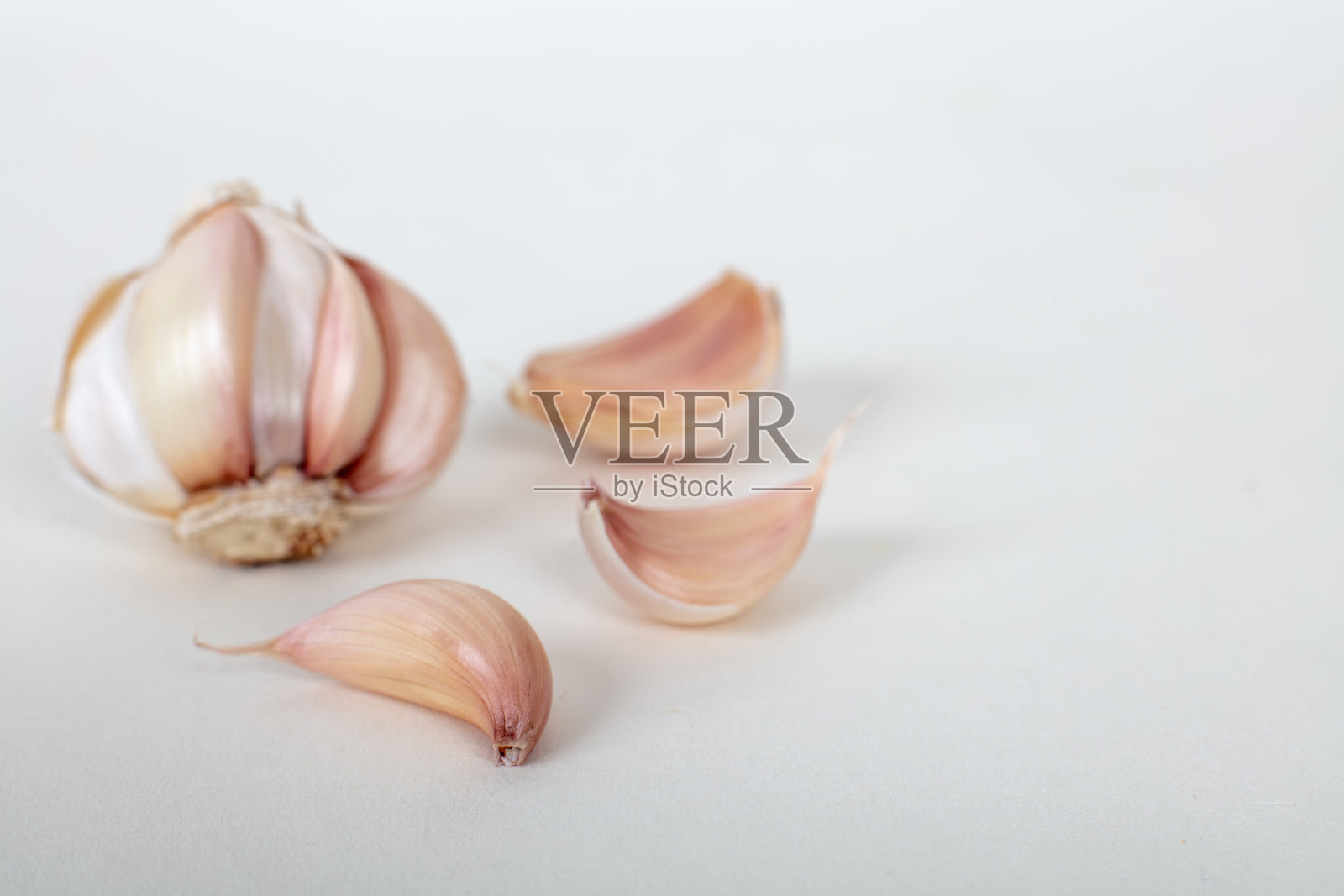 大蒜孤立在白色背景上照片摄影图片