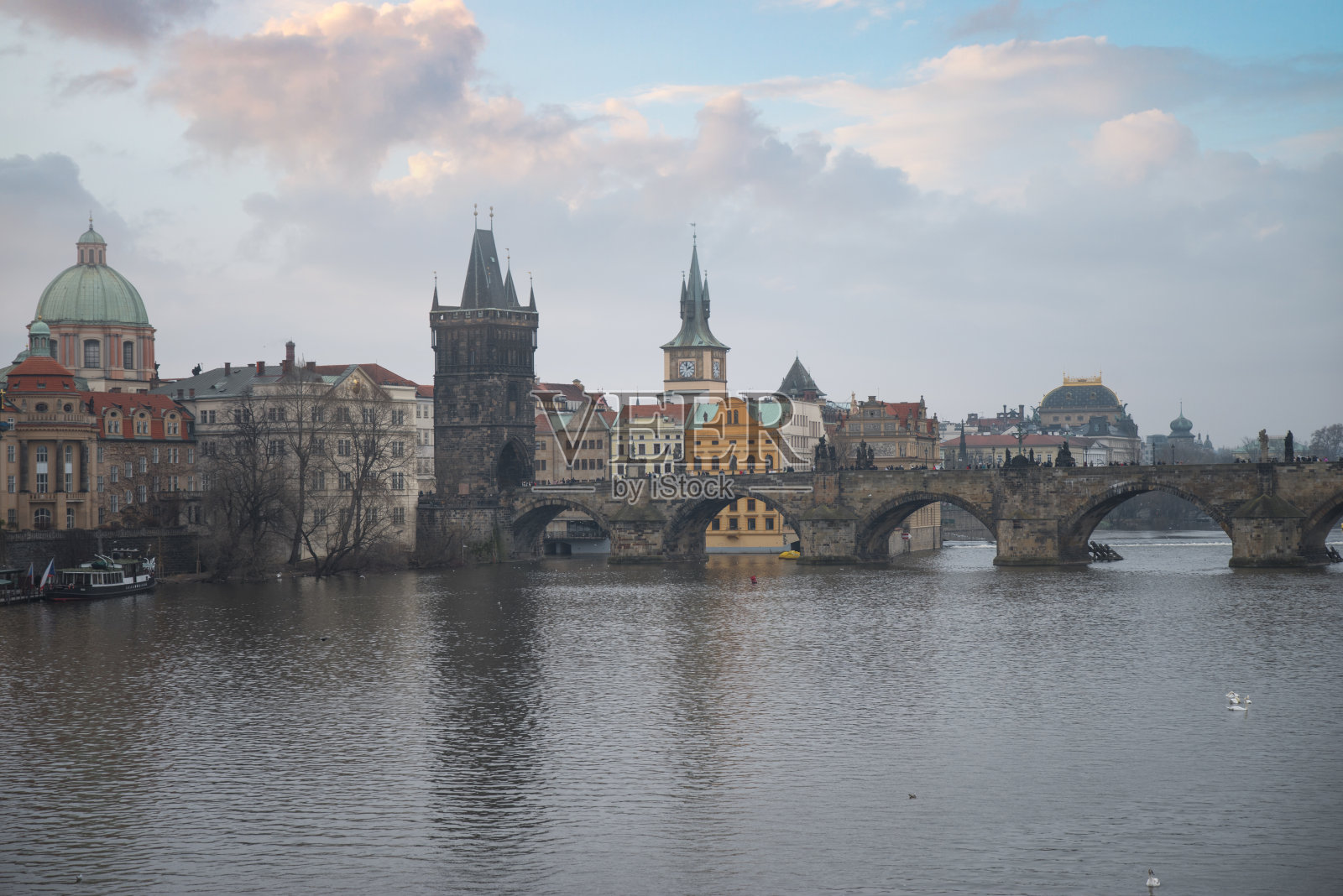 布拉格-捷克共和国查理大桥照片摄影图片
