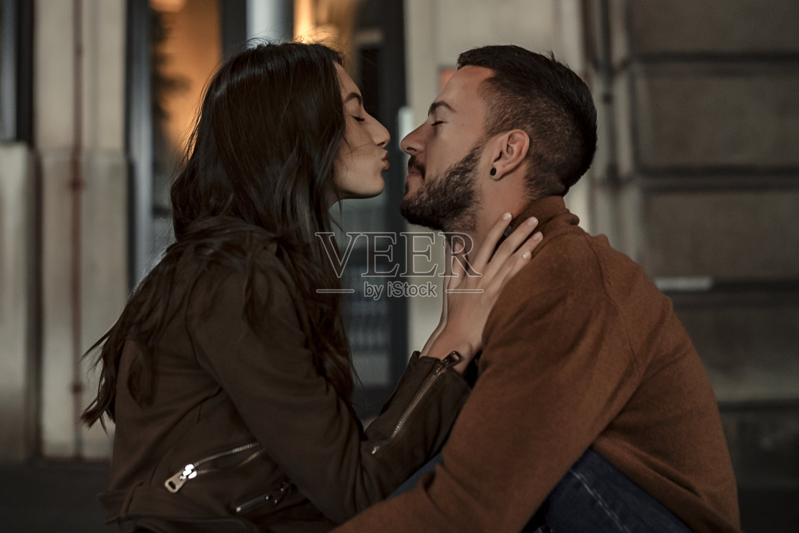 分享一个亲密的吻照片摄影图片