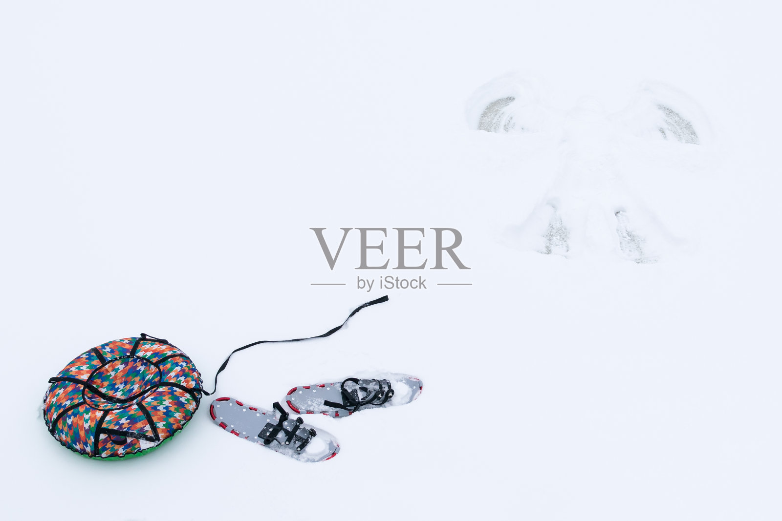 两件冬运会用的物品照片摄影图片