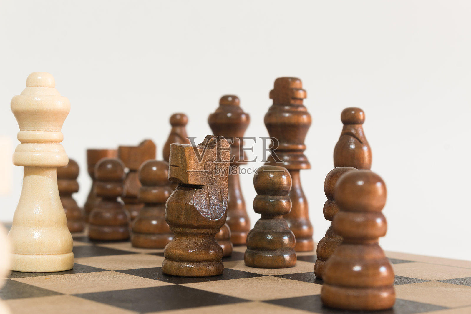 在棋盘上拍摄的象棋照片摄影图片