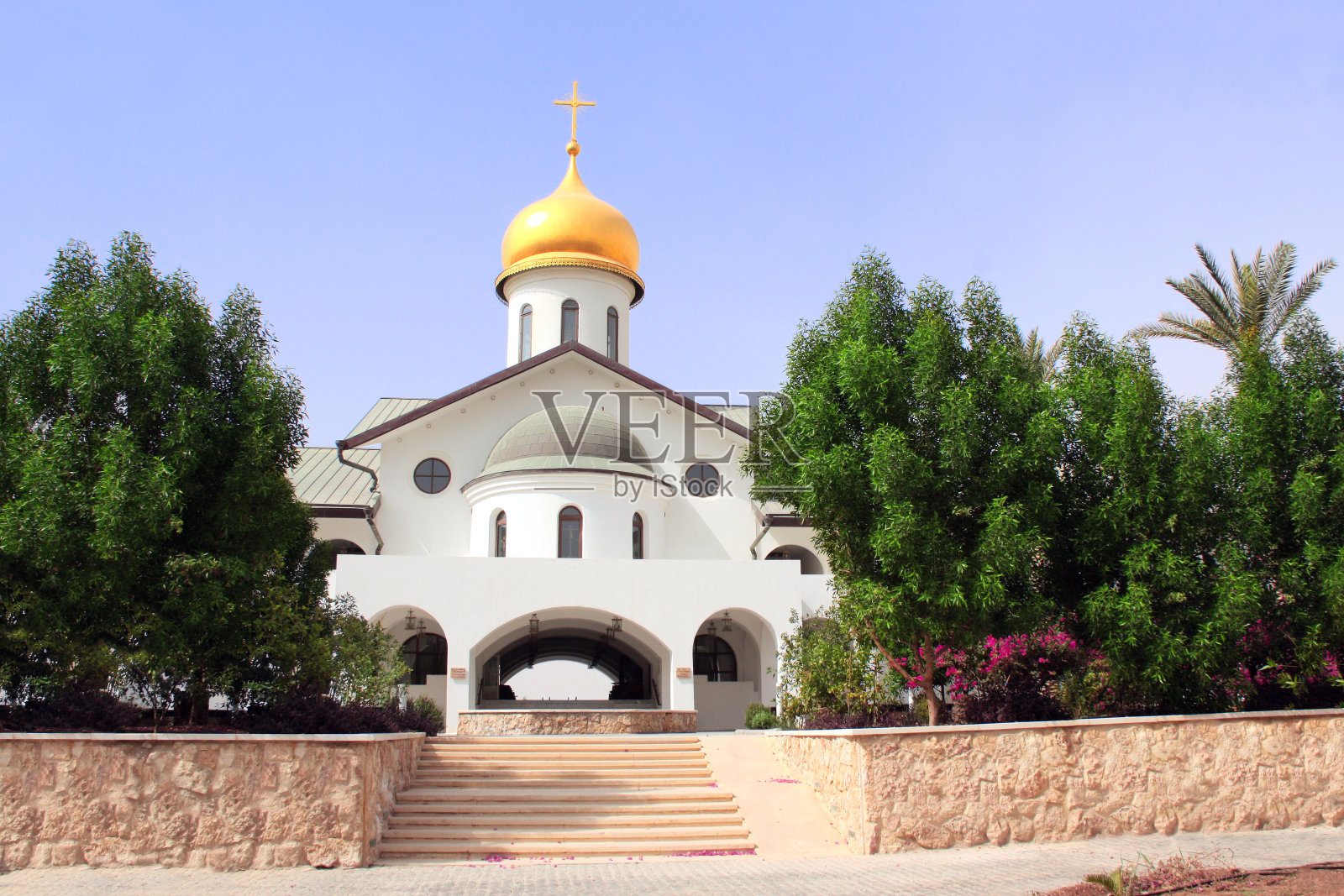 约旦河边的一个朝圣者的房子照片摄影图片