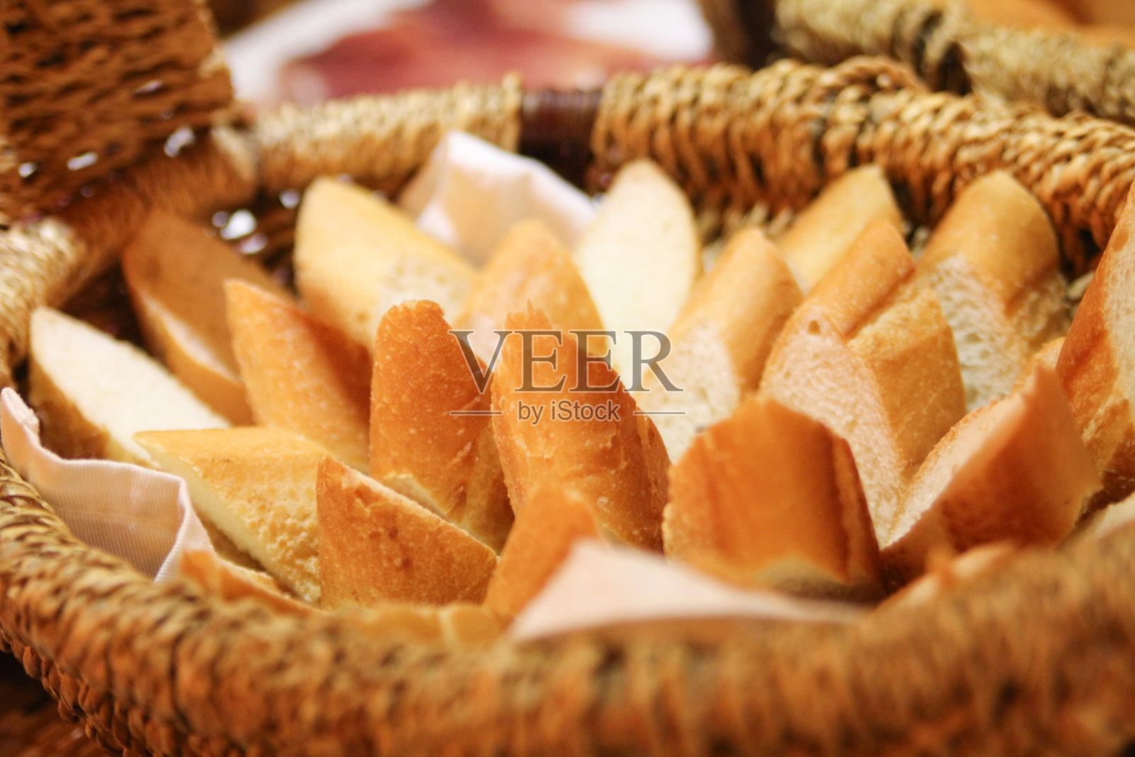 在画布背景上烤面包照片摄影图片