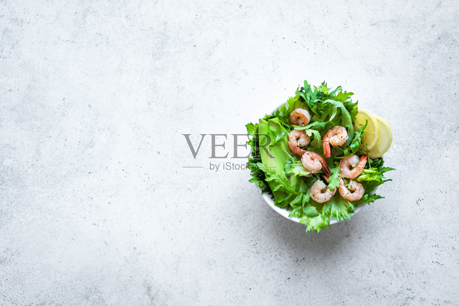 鳄梨虾沙拉照片摄影图片