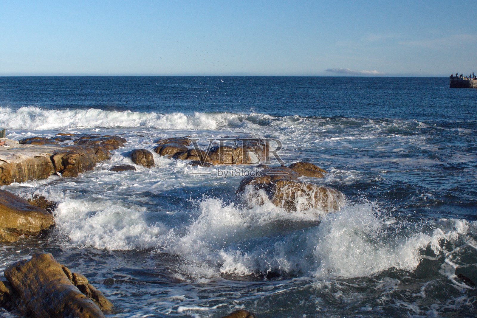 浪击岩石照片摄影图片