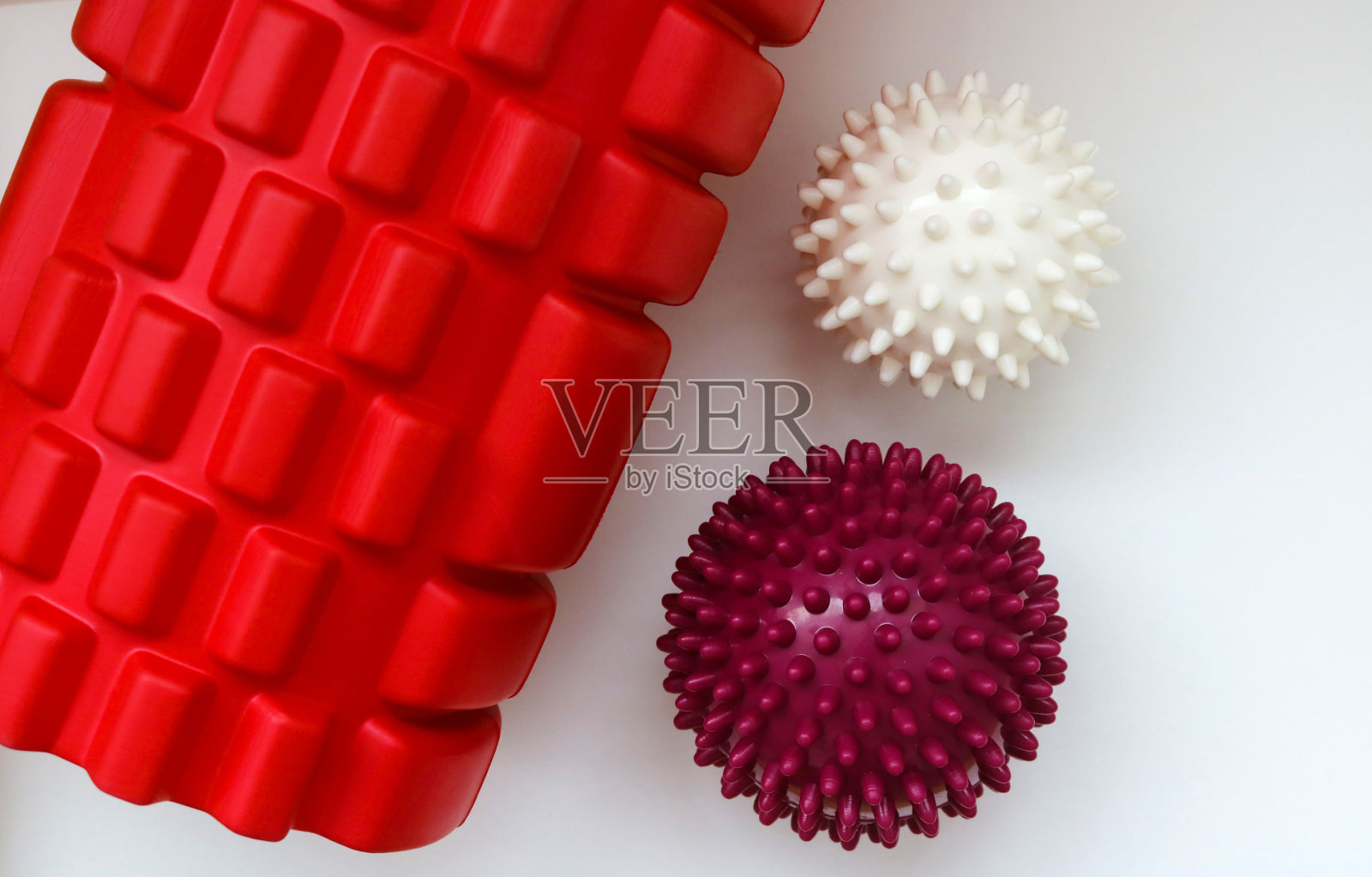 按摩泡沫滚轮+手、足球照片摄影图片