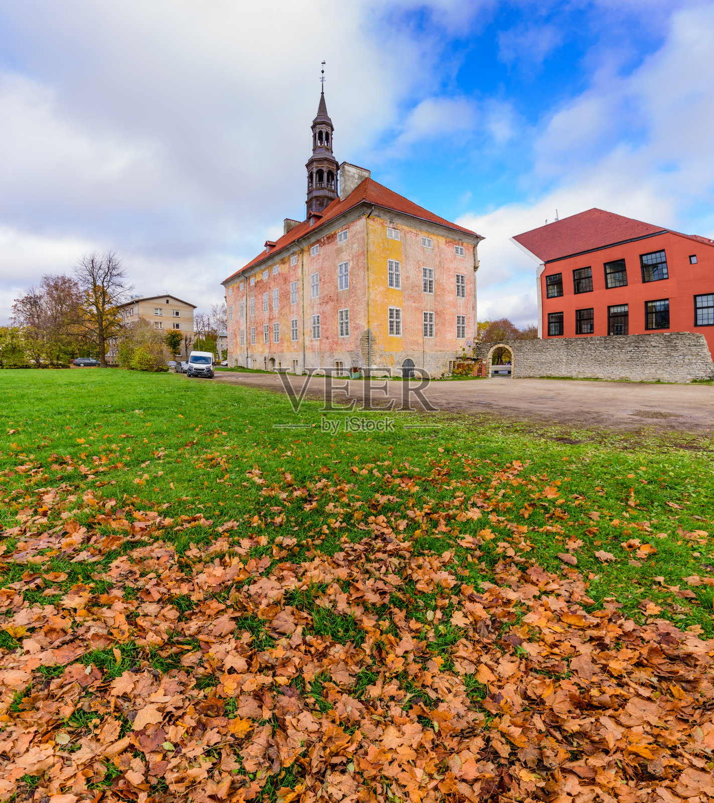 纳瓦市政厅,美丽的秋景照片摄影图片