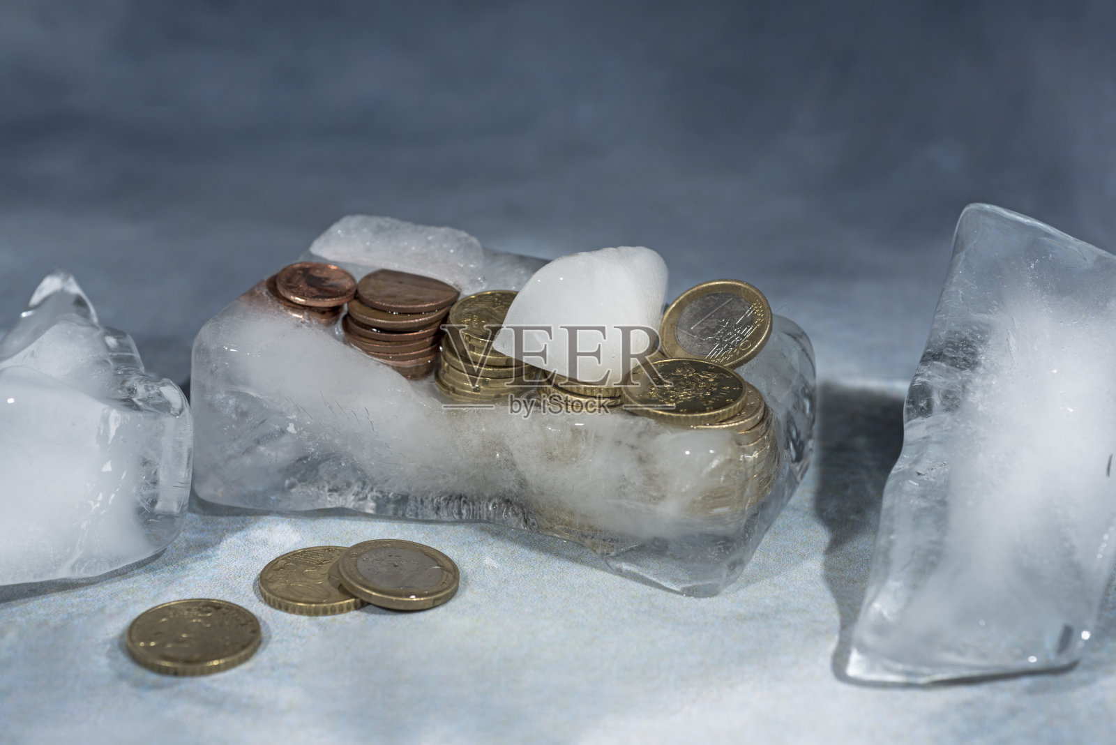 冰冻的欧元硬币。银行图片摘要照片摄影图片